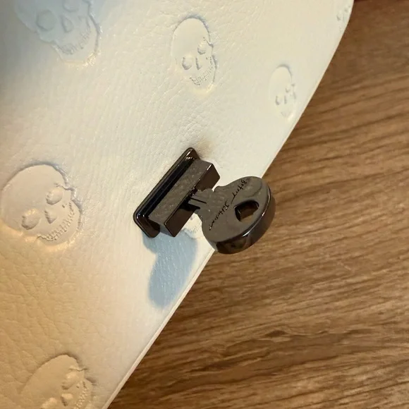 BETSEY JOHNSON Creamy Satchel/Crossbody, NWT - Picture 11 of 13